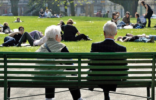 Altersvorsorge: Es braucht eine grundlegende, kohärente und nach­haltige Reform der AHV, welche die Finanzierung der 13. Rente in eine Gesamtvision integriert.